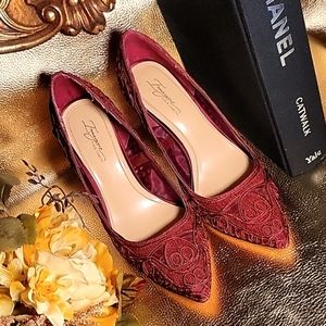 EUC!!! | Imagine Vince Camuto | Olivia | Burgundy | Macreme |Pumps | Size 8M
